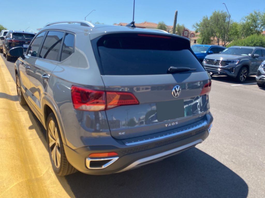 2022 Volkswagen Taos SE photo 3