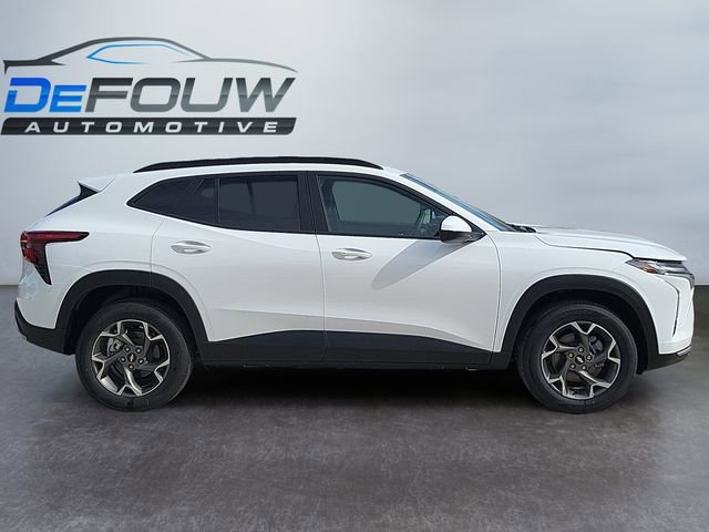 2026 Chevrolet Trax LT photo 2