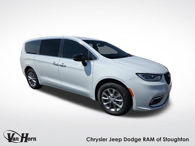 2026 Chrysler Pacifica Select's photo