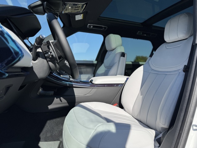 2025 Land Rover Range Rover Sport SE photo 14