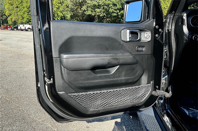 2020 Jeep Wrangler Unlimited Sahara photo 19