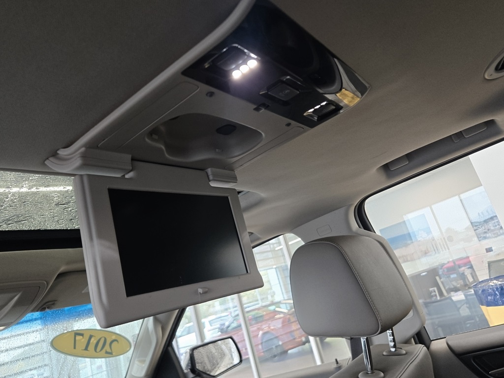 2017 Chevrolet Suburban Premier photo 22