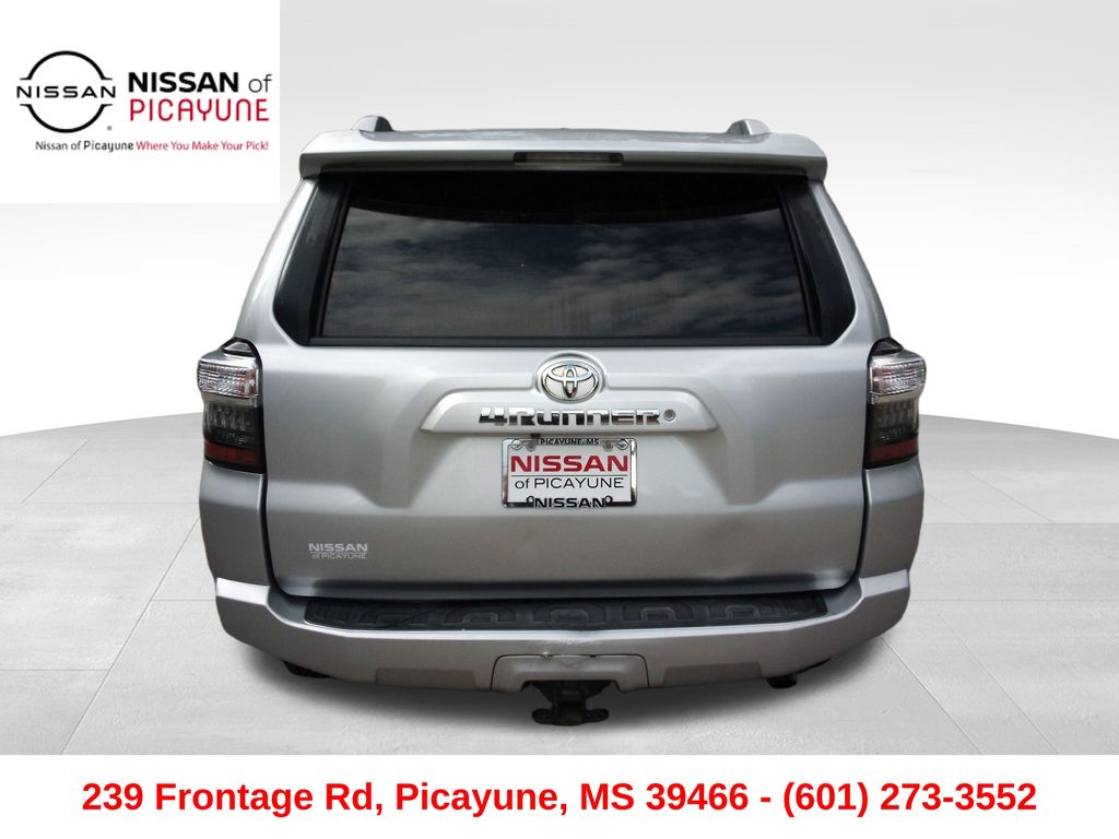 2016 Toyota 4Runner SR5 photo 4