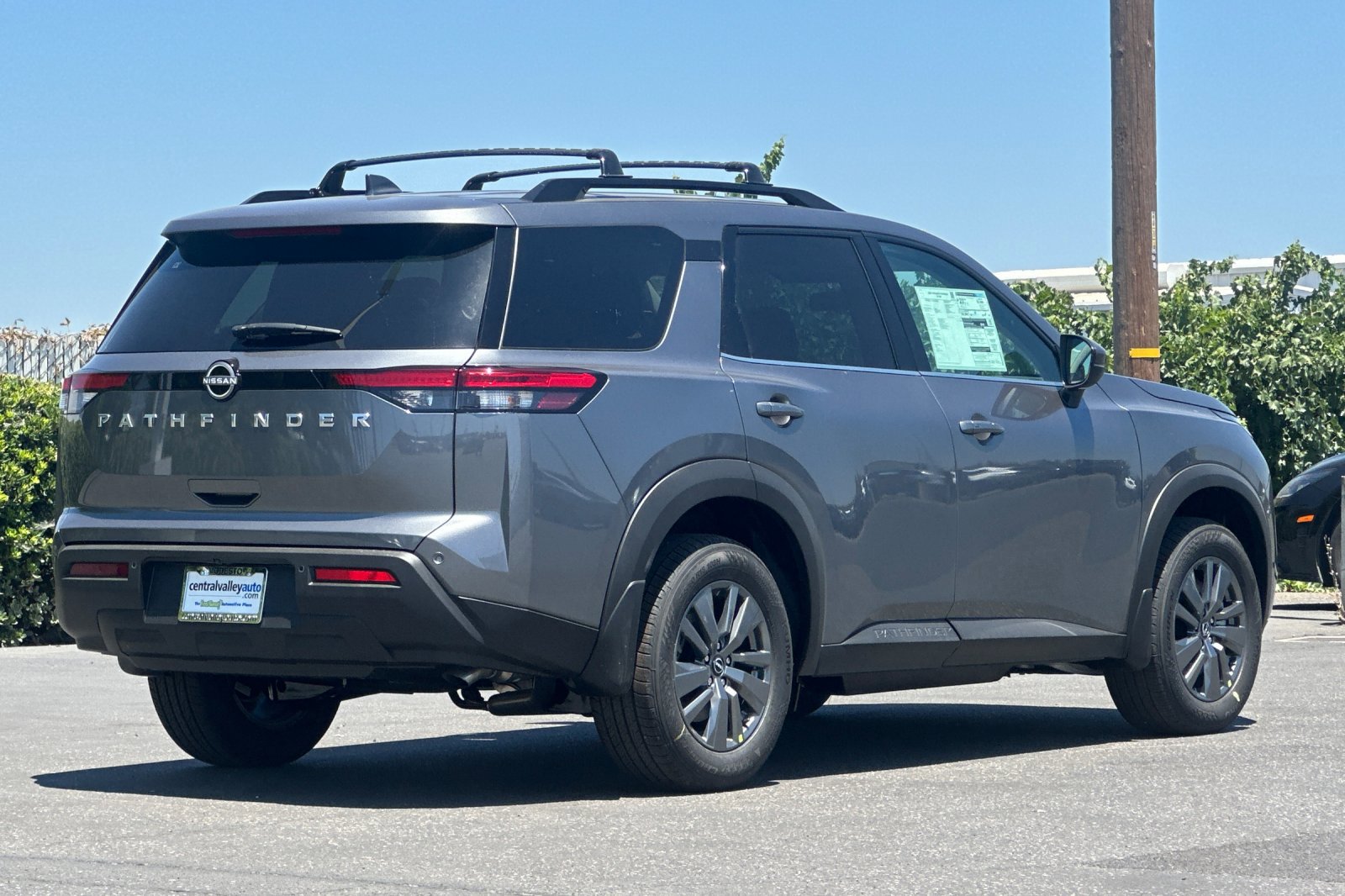 2025 Nissan Pathfinder SV photo 4