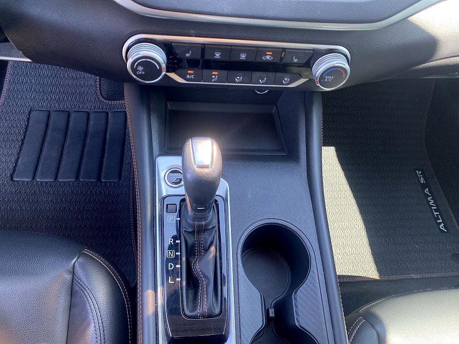 2021 Nissan Altima 2.5 SR photo 12