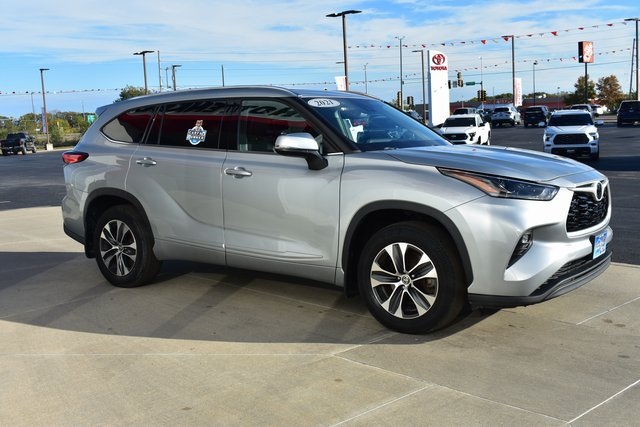 2021 Toyota Highlander XLE photo 4