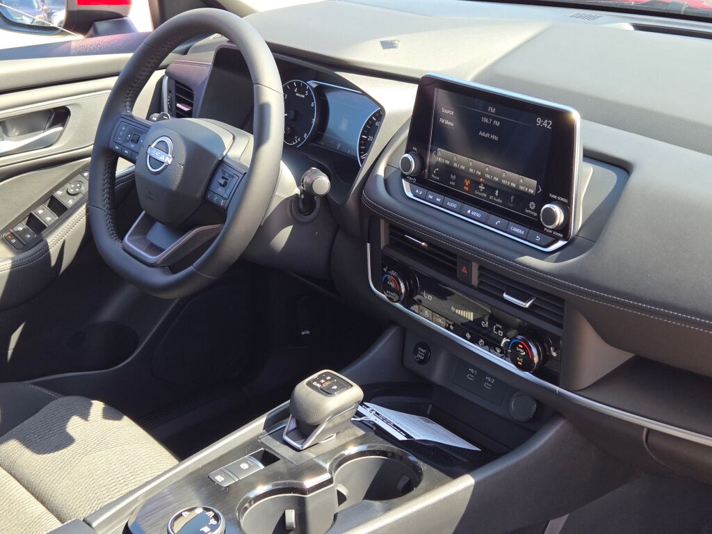 2026 Nissan Rogue SV photo 5