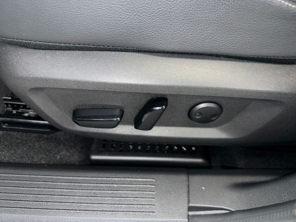 2021 Nissan Rogue SL photo 2