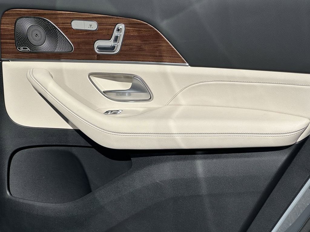 2025 Mercedes Benz GLS 450 4MATIC photo 19