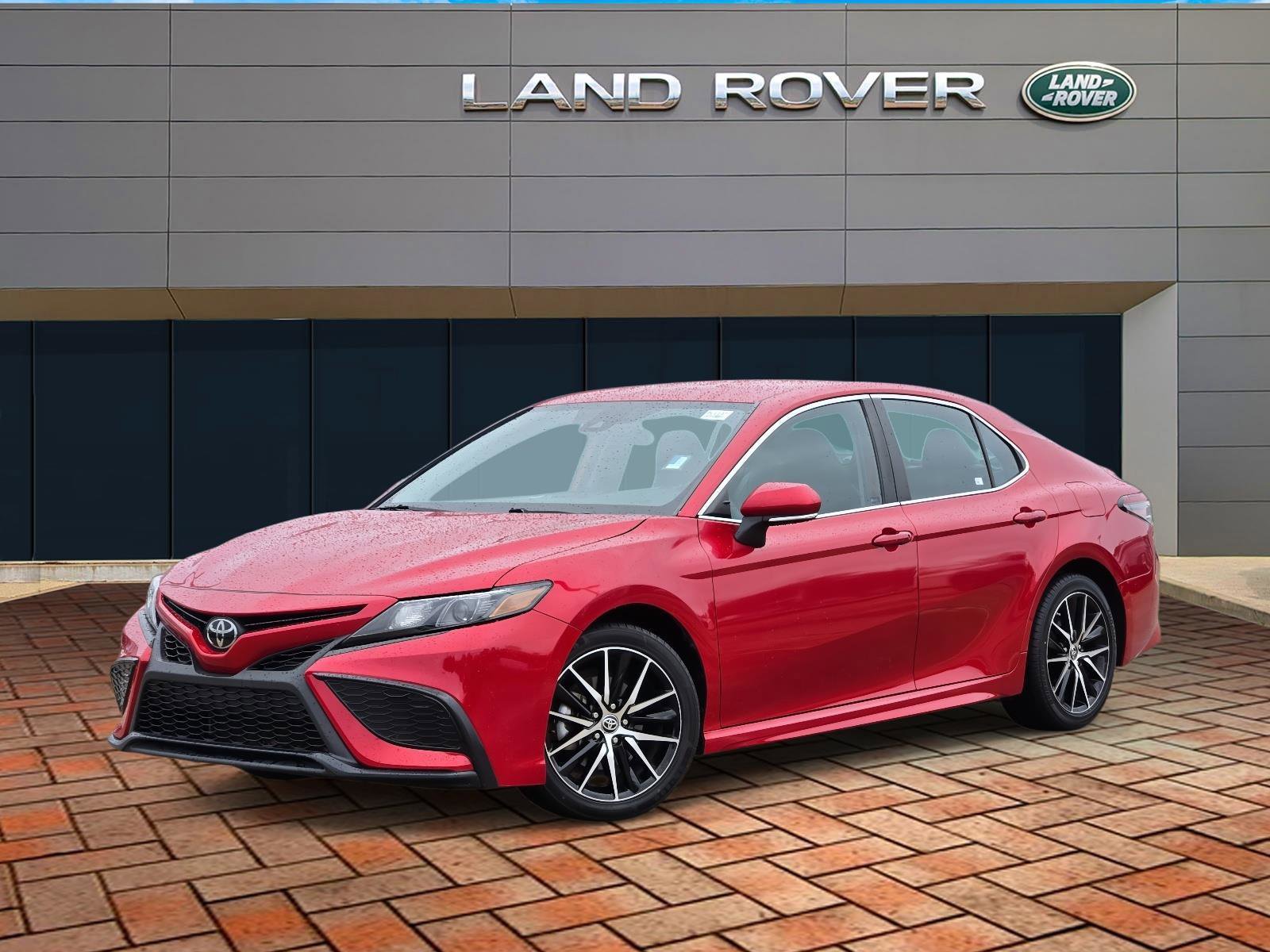 2024 Toyota Camry SE's photo