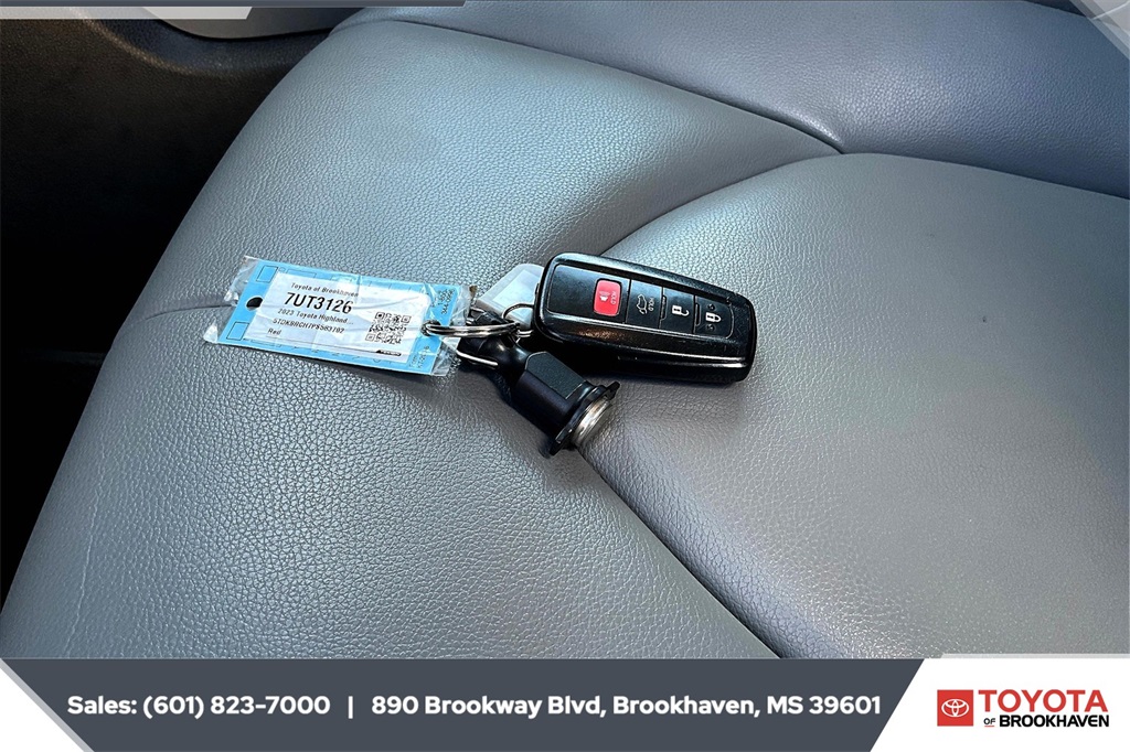 2023 Toyota Highlander Hybrid XLE photo 8