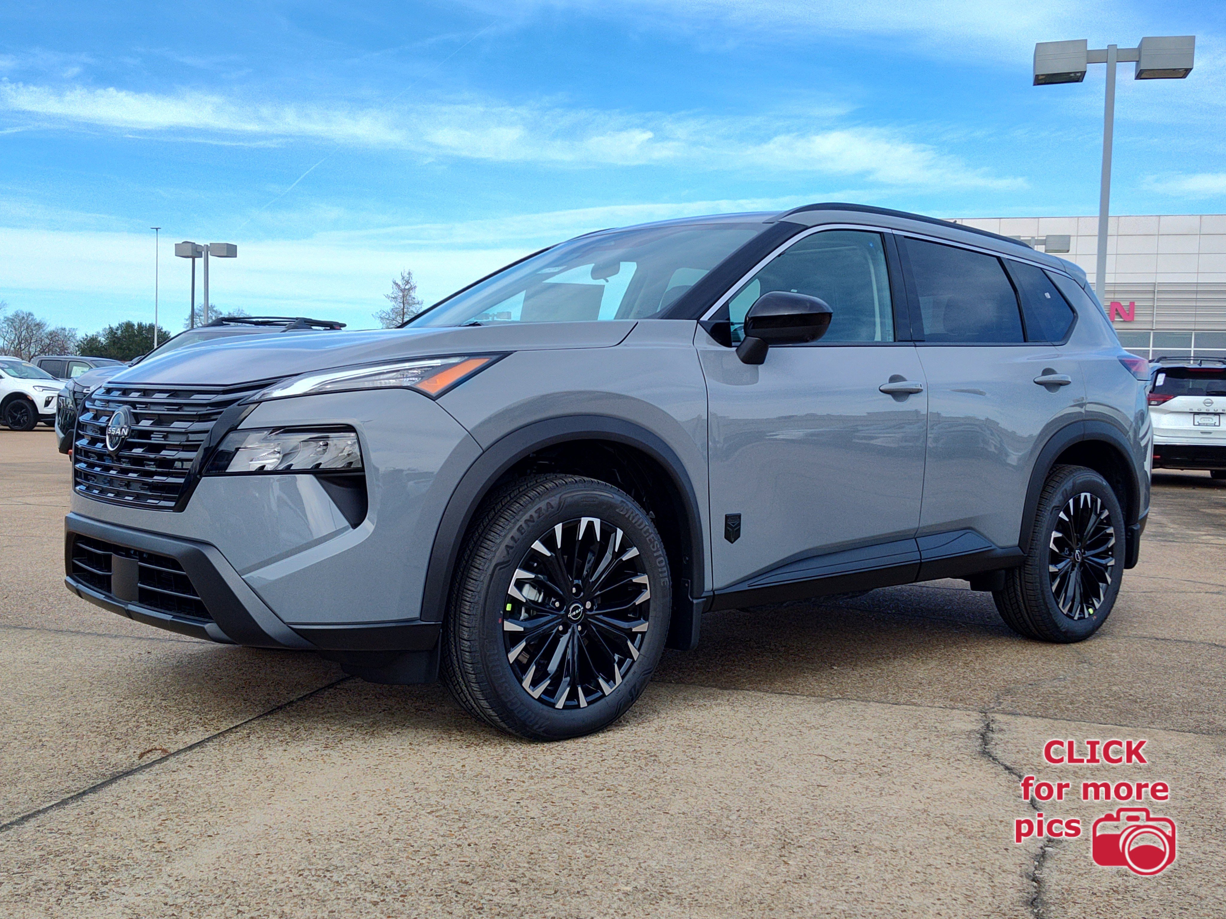 2026 Nissan Rogue Dark Armor's photo