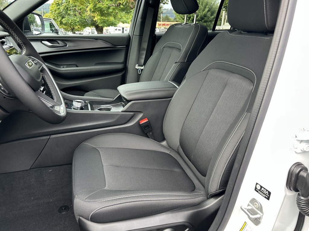 2025 Jeep Grand Cherokee Laredo X photo 21