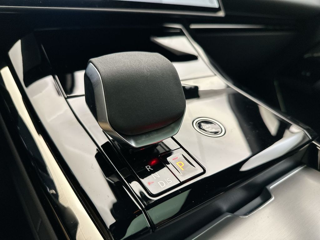 2025 Land Rover Range Rover Sport SE photo 11