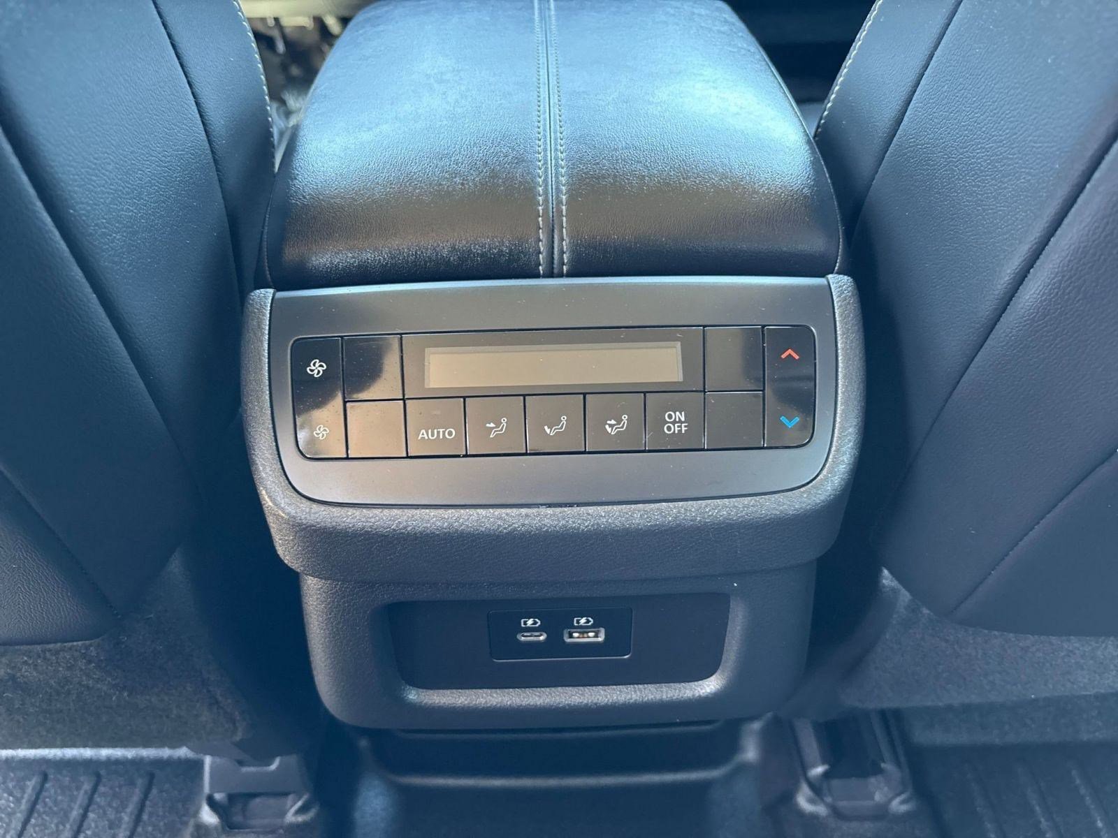2022 Nissan Pathfinder SL photo 25