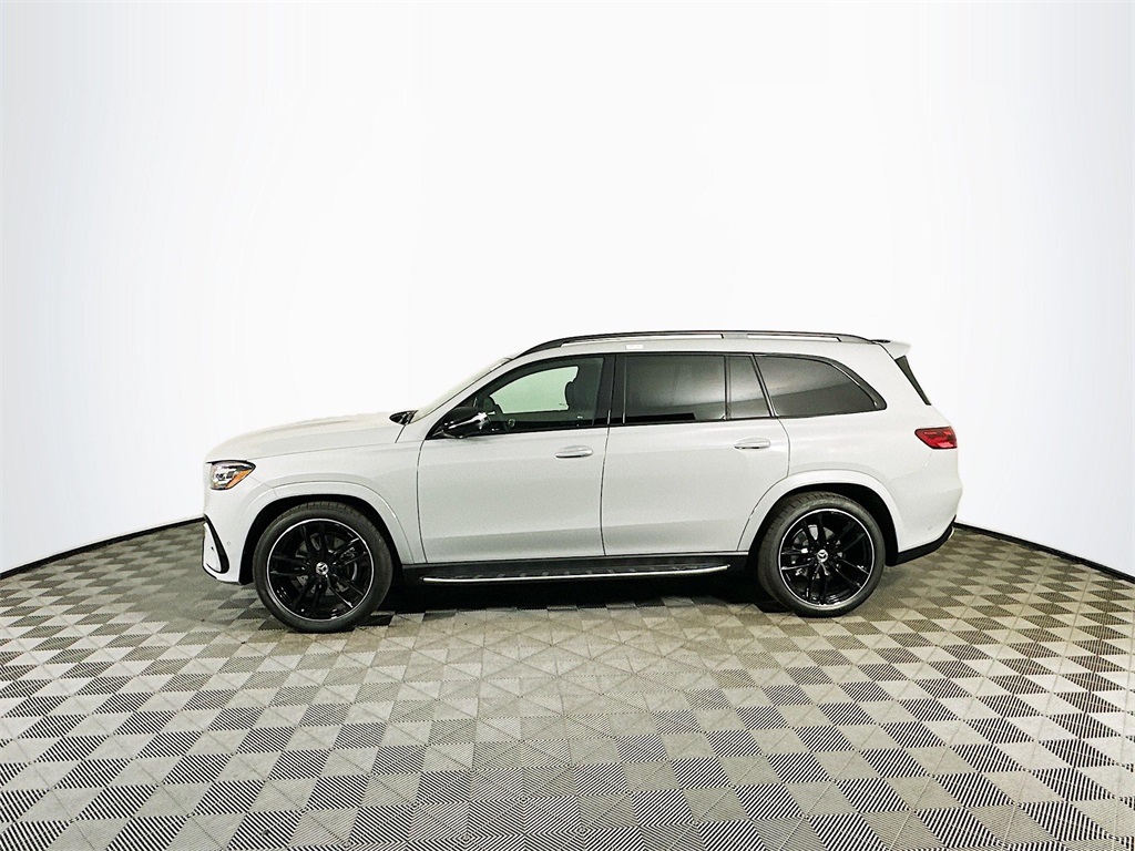 2026 Mercedes Benz GLS 580 4MATIC photo 4