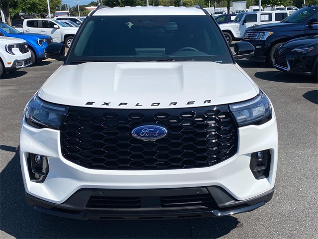 2025 Ford Explorer ST-Line photo 2