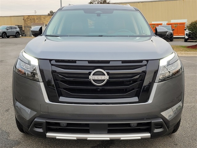 2025 Nissan Pathfinder Platinum photo 3