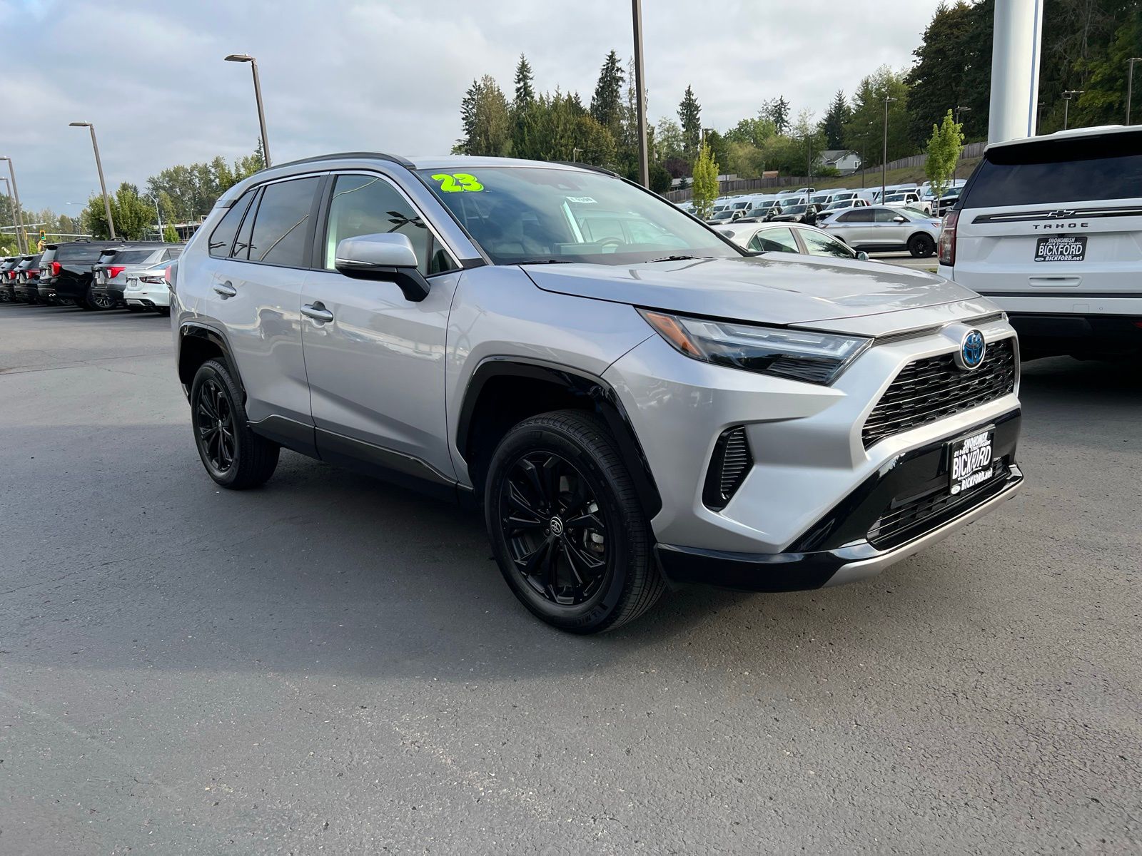 2023 Toyota RAV4 Hybrid SE photo 3
