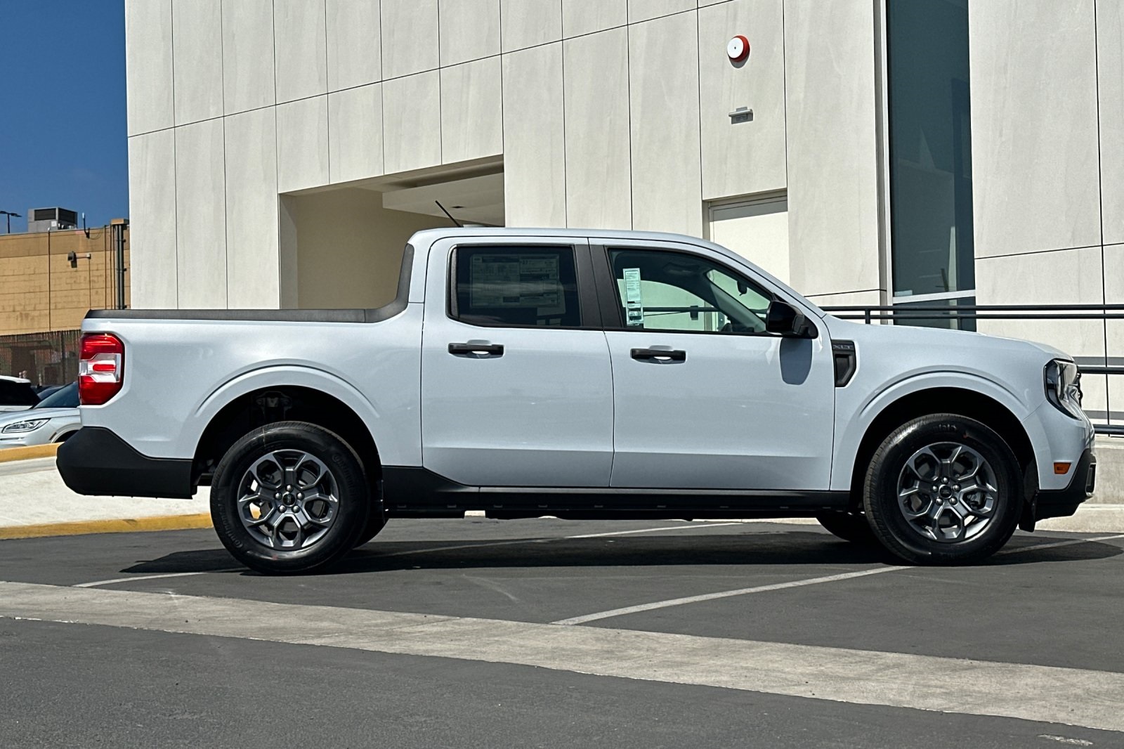 2025 Ford Maverick XLT photo 2