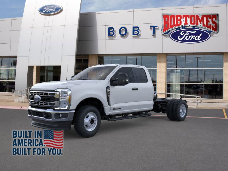 2025 Ford F-350 Super Duty Chassis Cab XL's photo