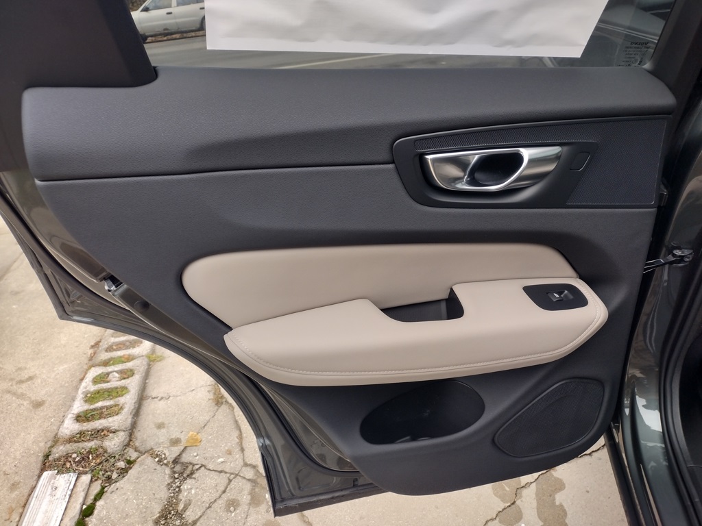 2026 VOLVO XC60 - Image 16