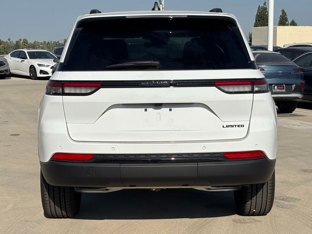 2025 Jeep Grand Cherokee Limited photo 3