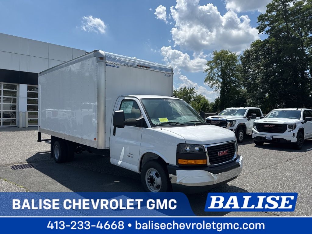 2025 GMC Savana Cutaway Work Van's photo