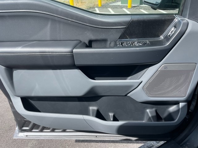 2025 Ford F-150 Lightning photo 19