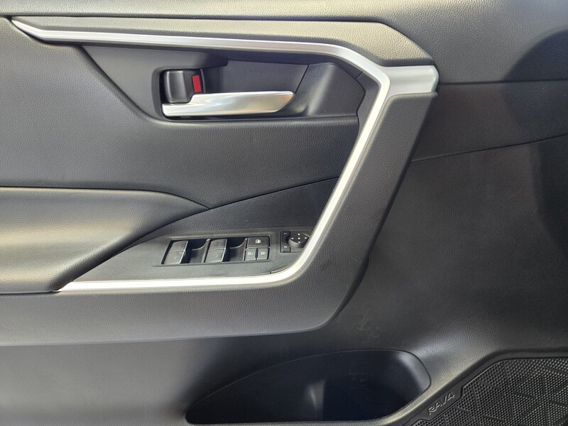 2023 Toyota RAV4 XLE photo 36