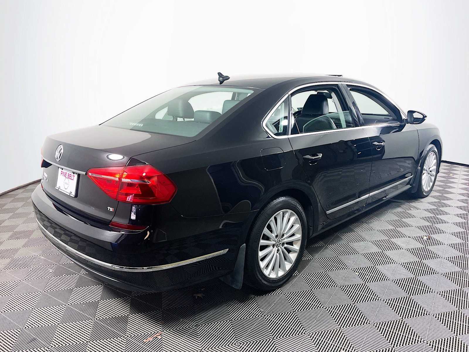 2016 Volkswagen Passat SE photo 4