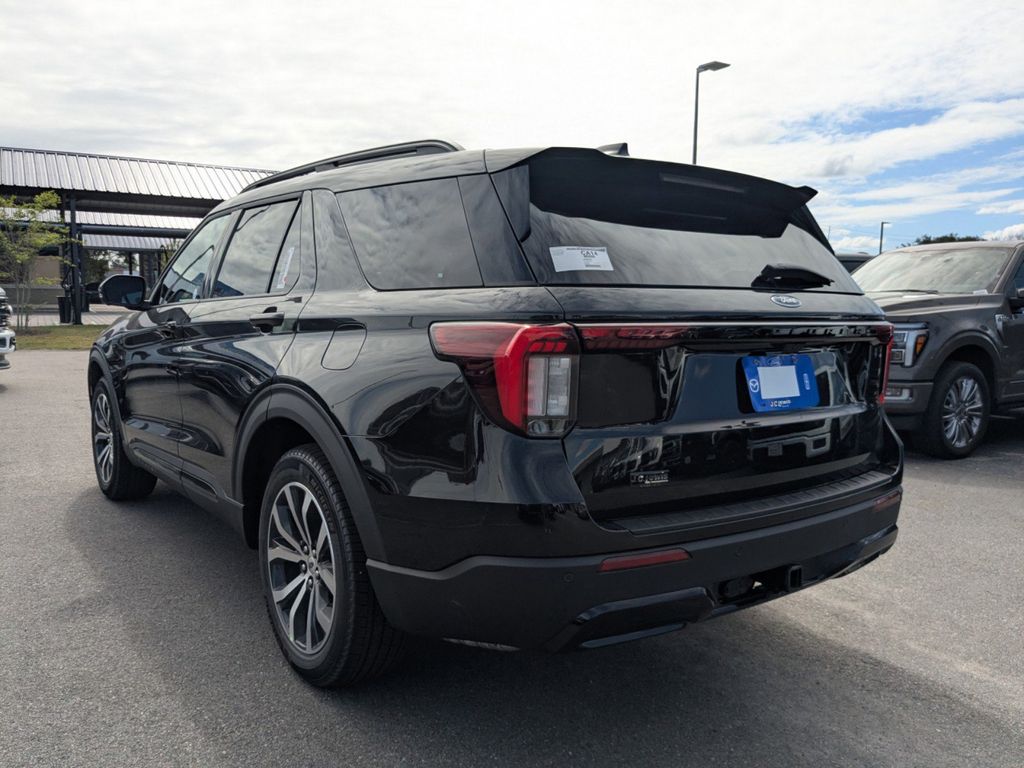 2025 Ford Explorer ST-Line photo 6