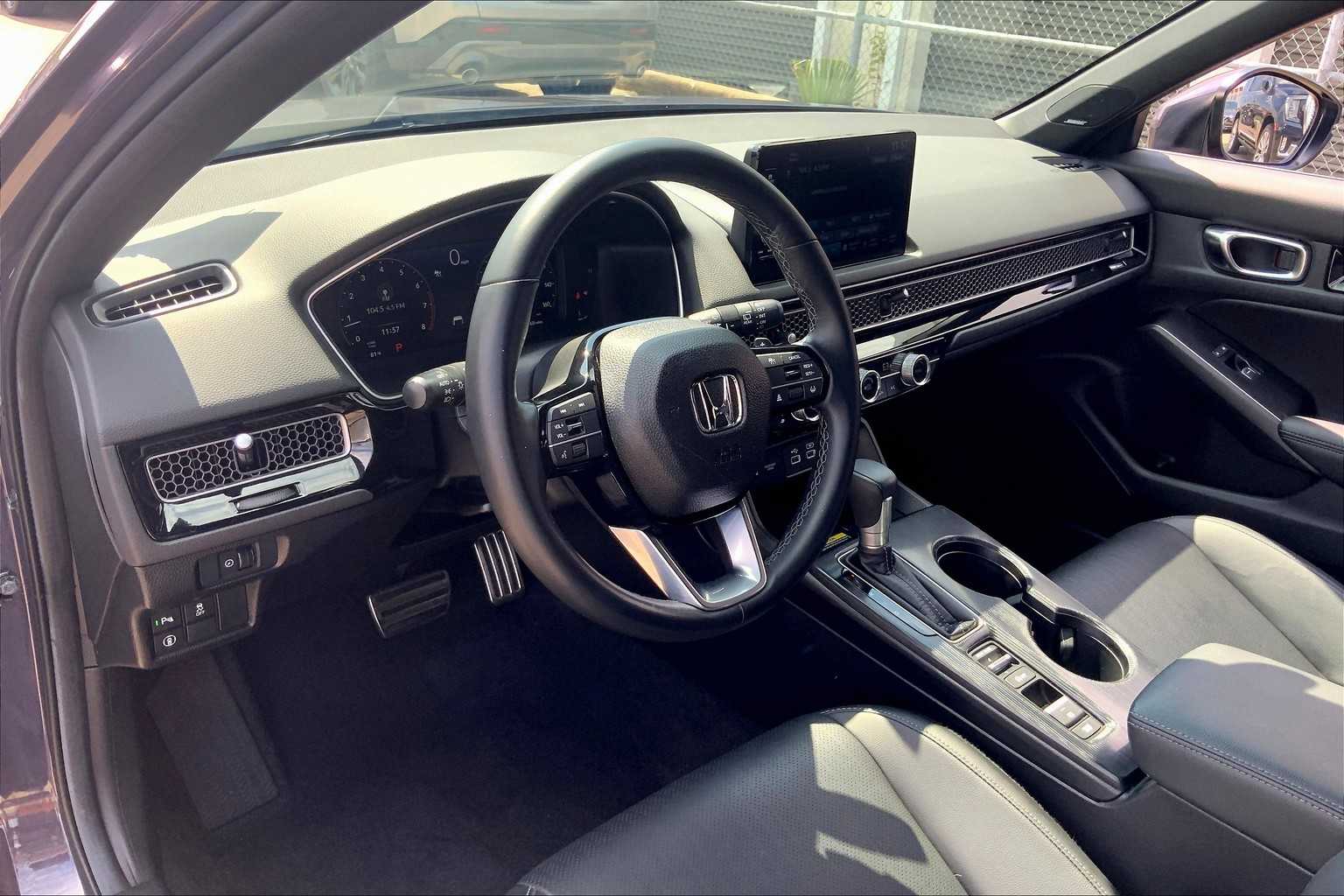 2024 Honda Civic Hatchback Sport Touring photo 16