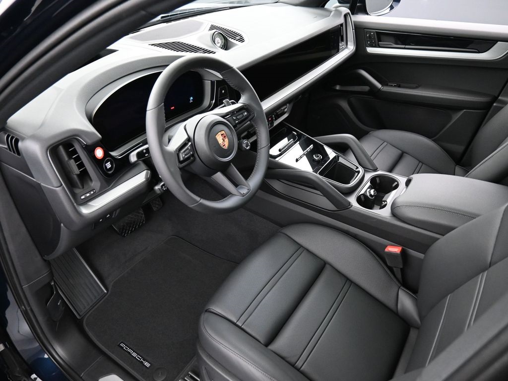 2025 Porsche Cayenne Coupe photo 3