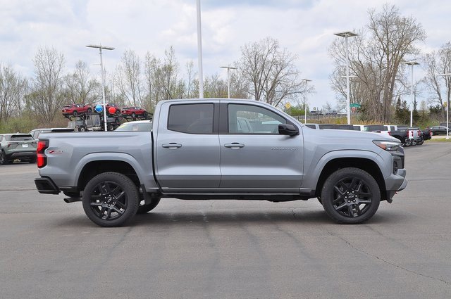 2025 Chevrolet Colorado Z71 photo 2