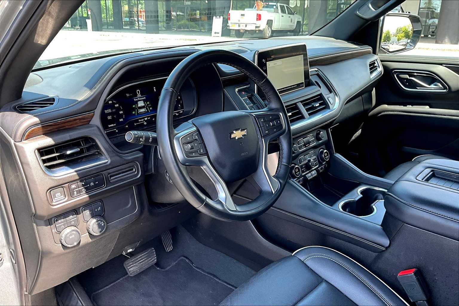 2024 Chevrolet Suburban Premier photo 17
