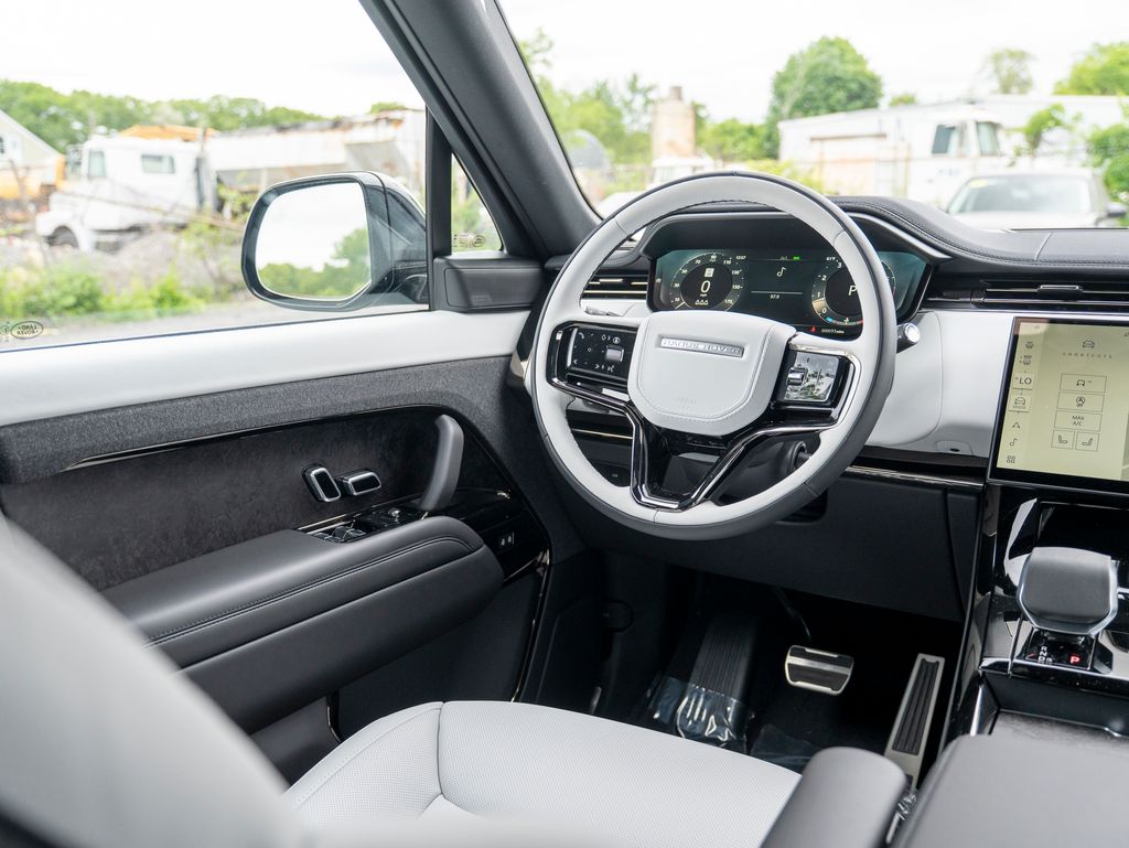 2025 Land Rover Range Rover Sport SE photo 17