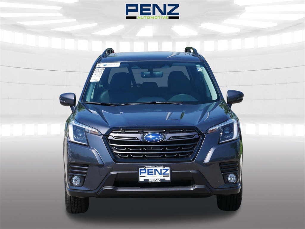 Used 2022 Subaru Forester Limited with VIN JF2SKAPC2NH527900 for sale in Rochester, Minnesota
