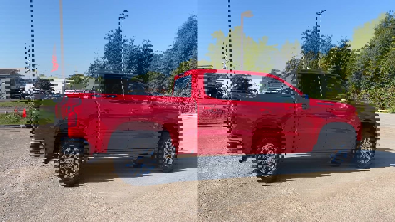 2025 Chevrolet Silverado 1500 LT photo 9