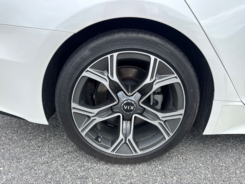 2020 Kia Stinger GT-Line photo 17