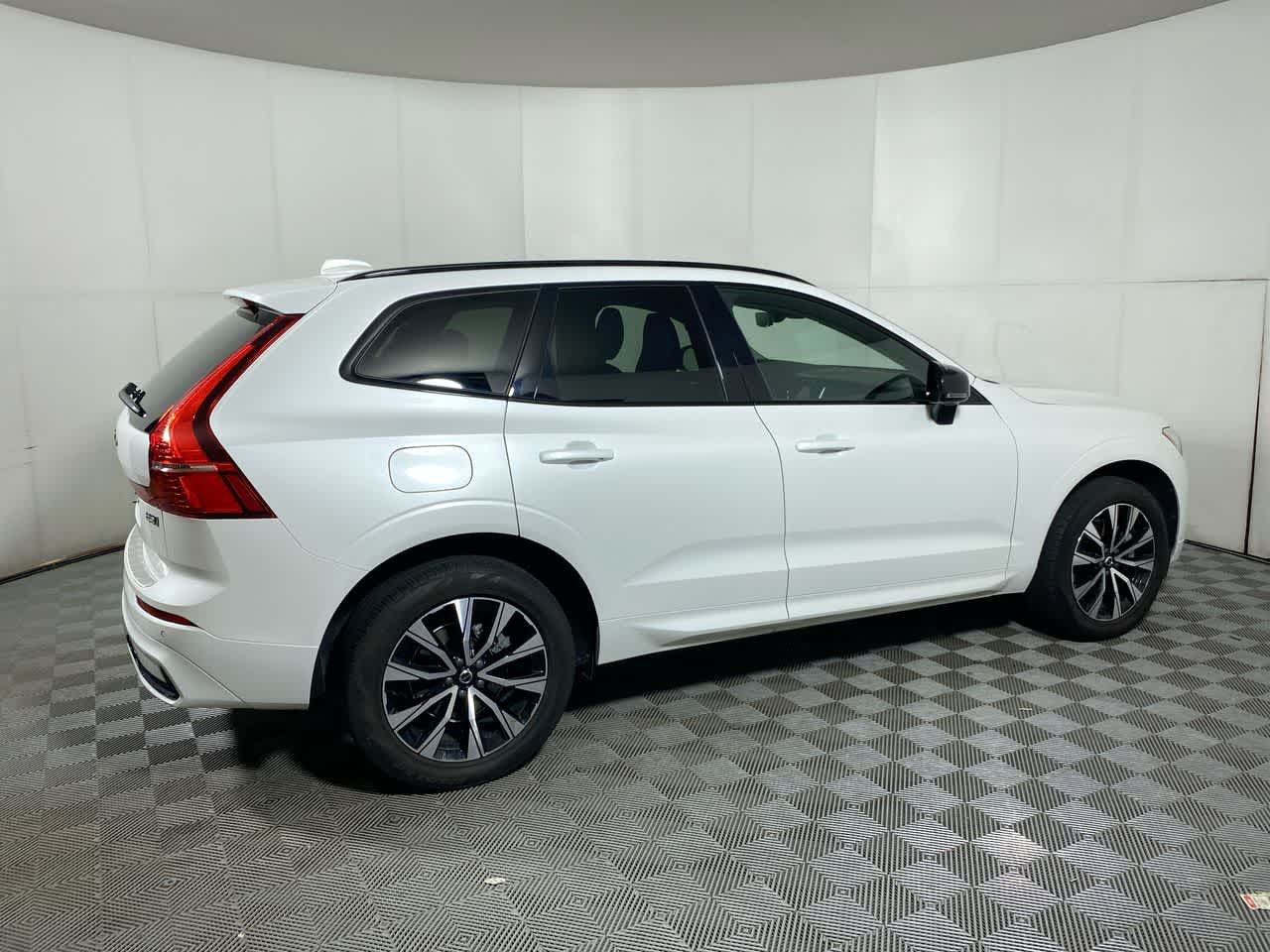 2024 Volvo XC60 Core photo 14
