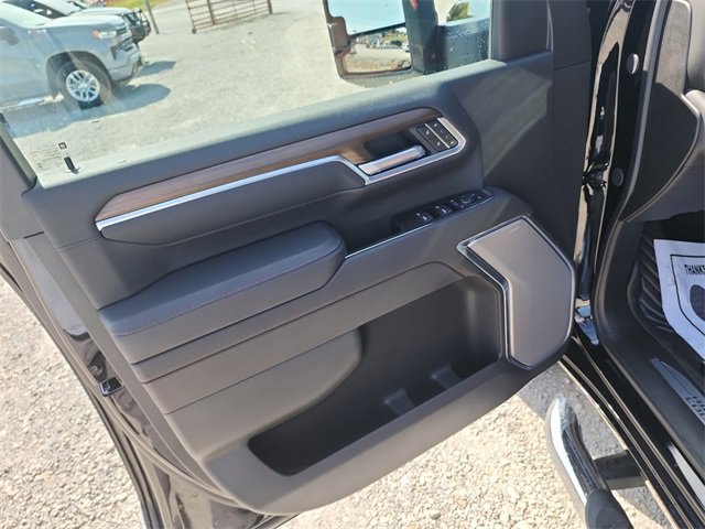 2025 Chevrolet Silverado 3500HD High Country photo 18