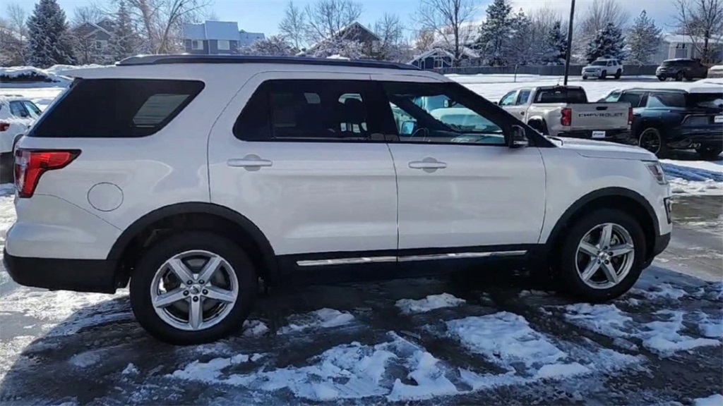 2017 Ford Explorer XLT photo 2