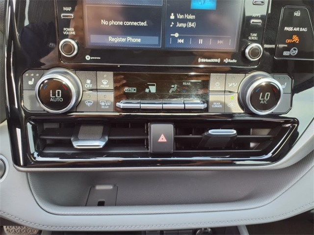 2020 Toyota Highlander XLE photo 18