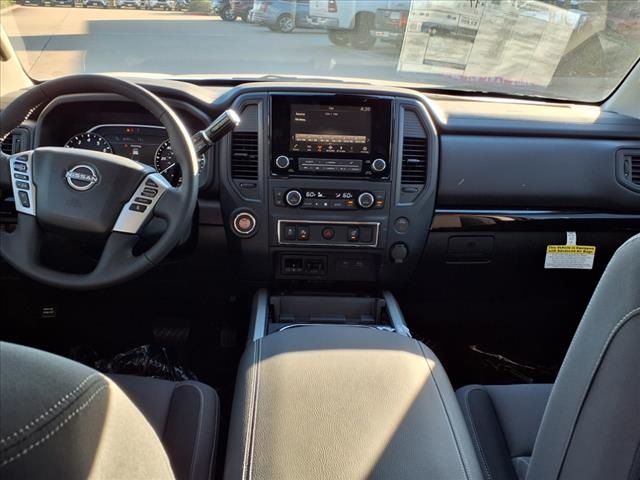 2024 Nissan Titan SV photo 3