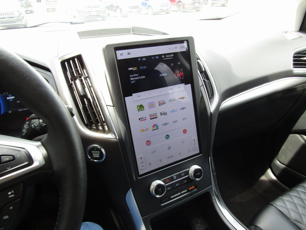 2024 Ford Edge Titanium photo 22