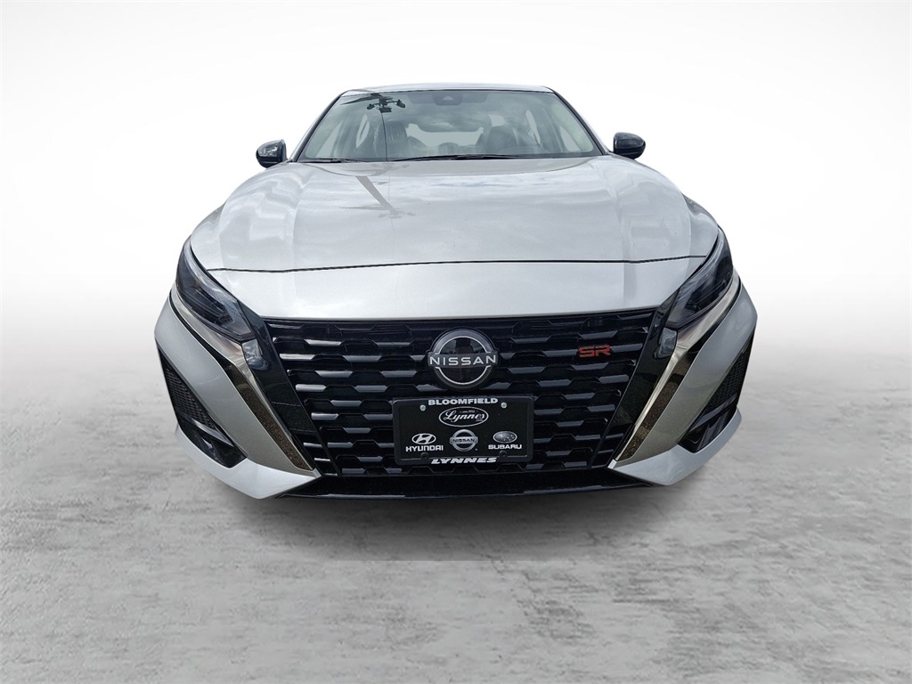 2025 Nissan Altima SR photo 2