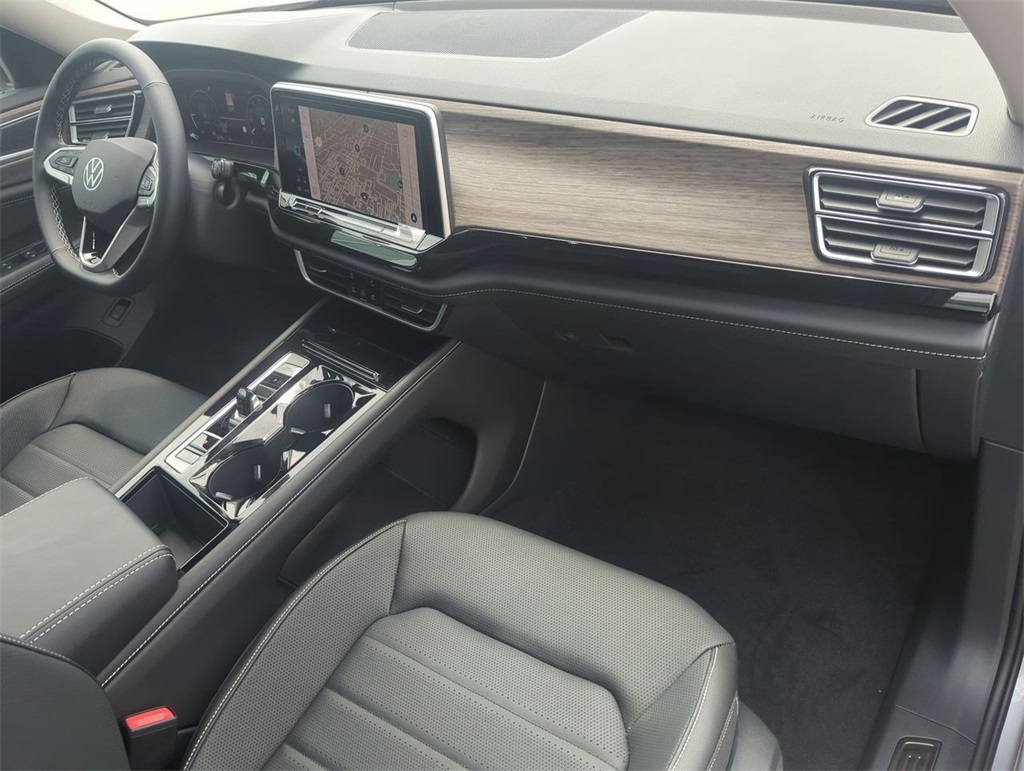 2025 Volkswagen Atlas SEL photo 25