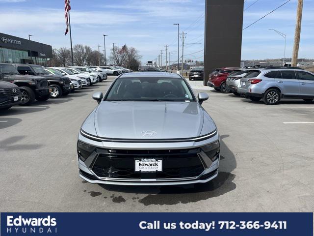 2025 Hyundai Sonata Hybrid SEL photo 2