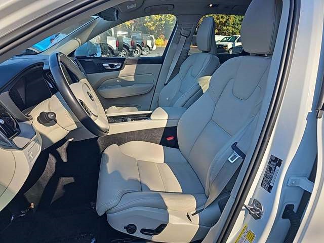 2020 Volvo XC60 T5 Inscription photo 2
